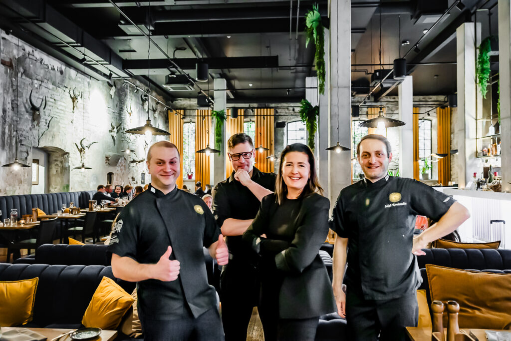 Kas teate, et Tallinnas on kaks Argentiina nime kandvat restorani. Üks asub Tartu maanteel ja teine Lootsi tänavas. Omanik on neil sama, peakokk on sama ja menü