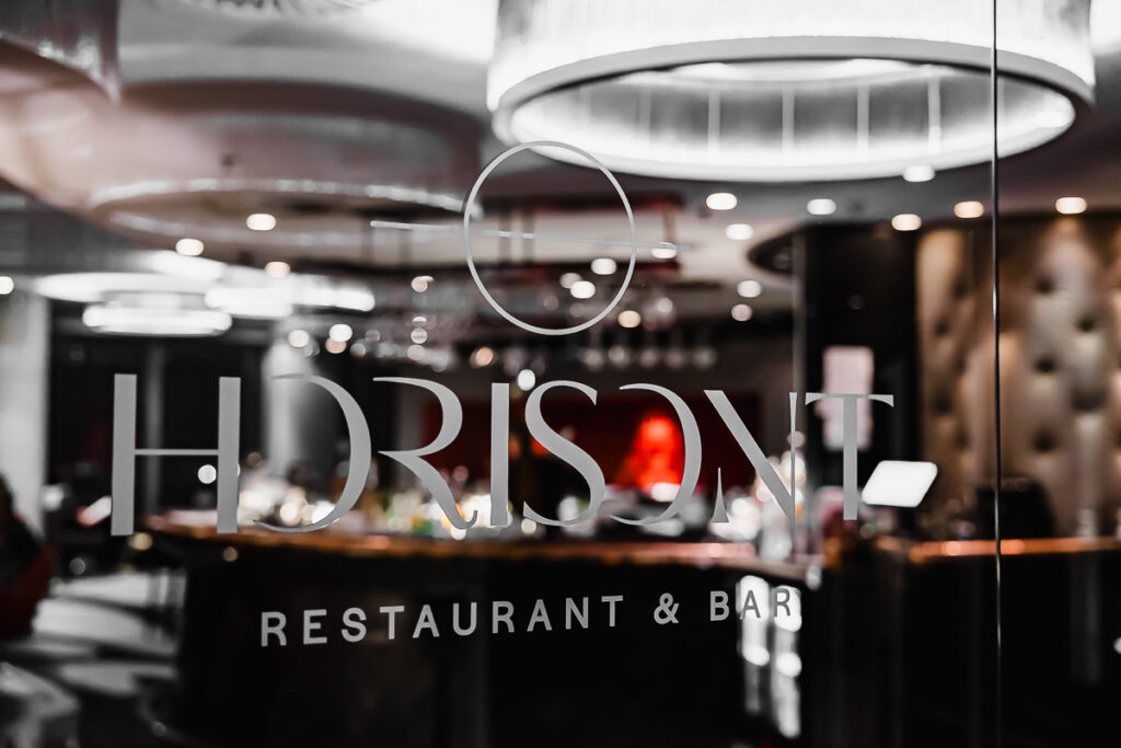 Aukartust tekitav iga, kas pole? Horisont on avamisest saadik olnud Eesti kõige paremate restoranide seas ja püsib selles nimekirjas kindlalt edasi. Esimestel a