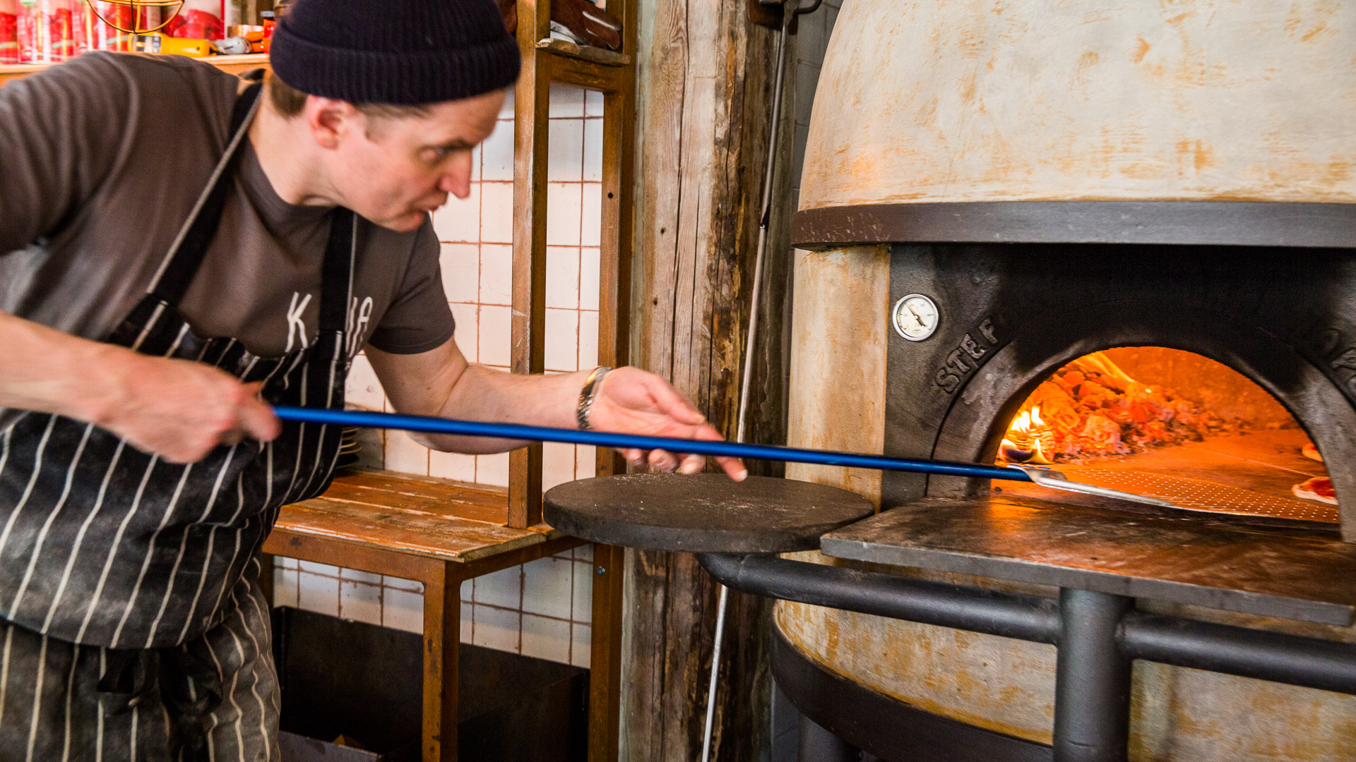 Rör & Tig-Svets AB - Första dagen i Tallinn skulle vi käka frukost  pizzavi följde blint Oscar och visst hittade han en pizzeria alltid.  Bara det att alla andra pizzerior i Tallinn