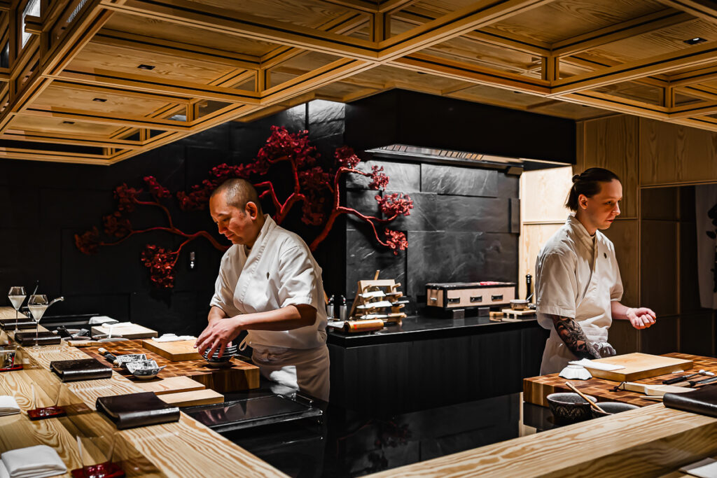 Möödunud aastal Tallinna lisandunud restoranide seas on Koyo üks tähelepanuväärsemaid. Niisugust kogemust, nagu see restoran pakub, mujalt Eestist ja Baltimaade