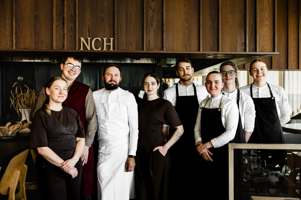 NCH on eriline restoran. Kui Eestis jagatakse mingeid külalislahkuse tunnustusi, siis harva juhtub nii, et seda restorani ei mainitagi. Läbi aastate kaovad ühed