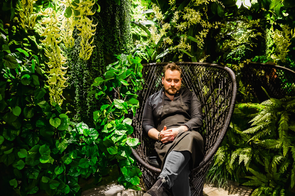 Päris tabav! Küllap on paljude nende ilme, kes on jälginud Tallinnas aadressil Olevimägi 9 toimuvat, just niisugune. Intrigeeriv ja saatuslik aadress siin tegut