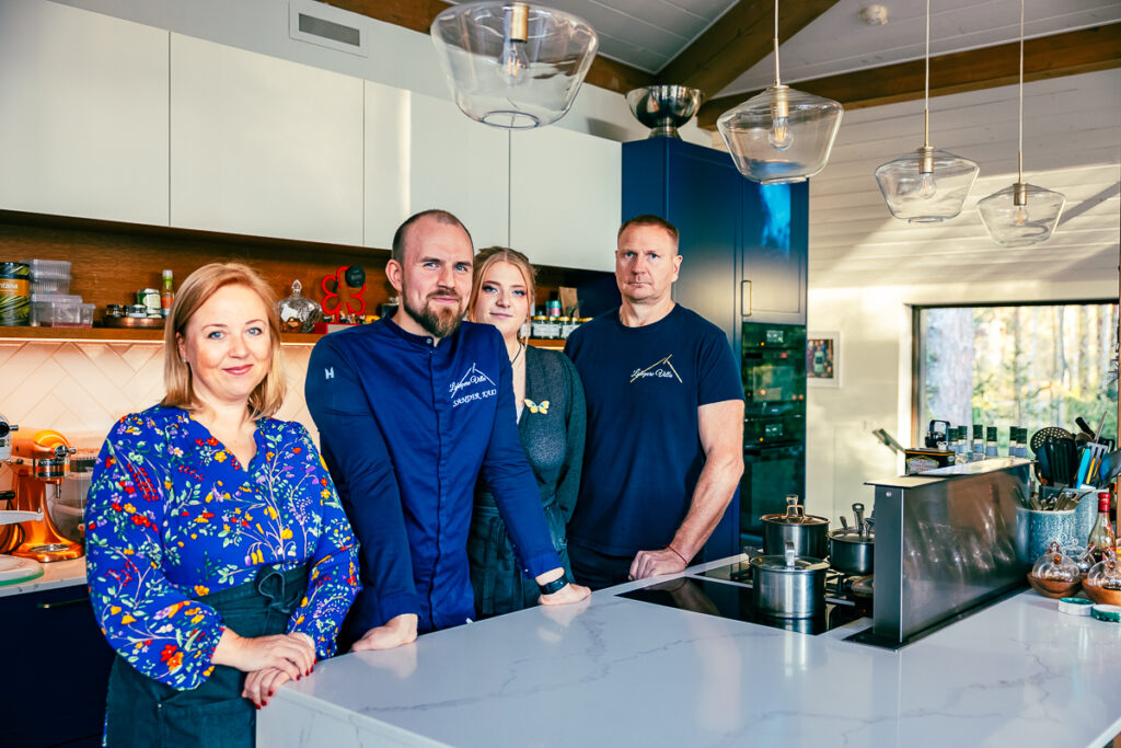 Kunagi oli Rannamõisas restoran Merepiiga. Ei olnud sellesse kuigi mugav tulla, aga kõik tahtsid. Nüüdseks on sellest jäänud ainult mälestus, mida hoiab üleval 